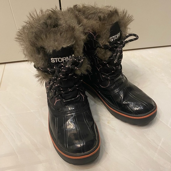 Girls Snowboots Black and Pink Waterproof - Picture 1 of 6